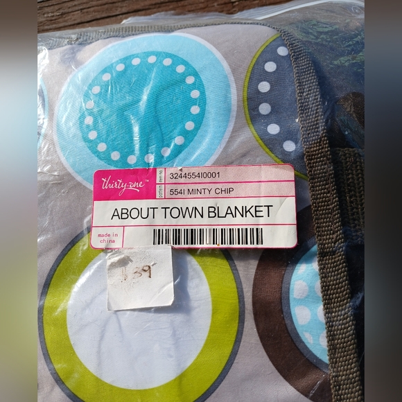 Thirty-One About Town Blanket - Picture 12 of 12